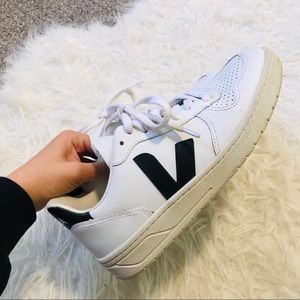 Veja V-10 Sneaker - Extra White / Black